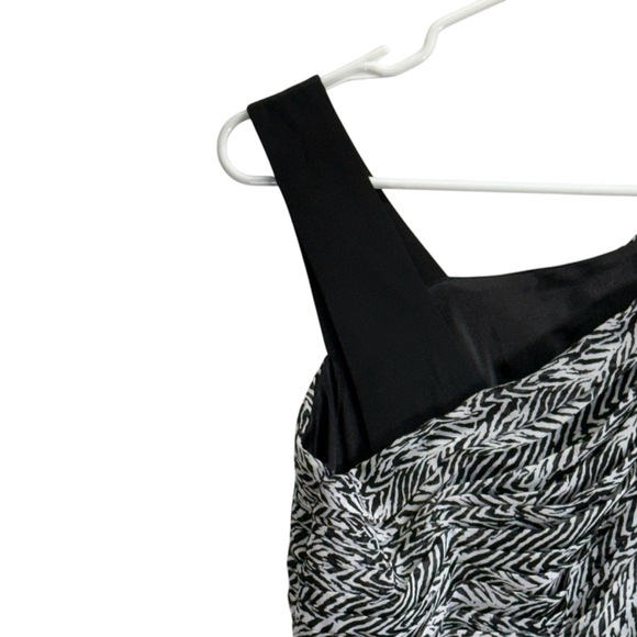 Allen B Schwartz Asymmetrical Black and White Dress. Size 6 - Picture 11 of 16